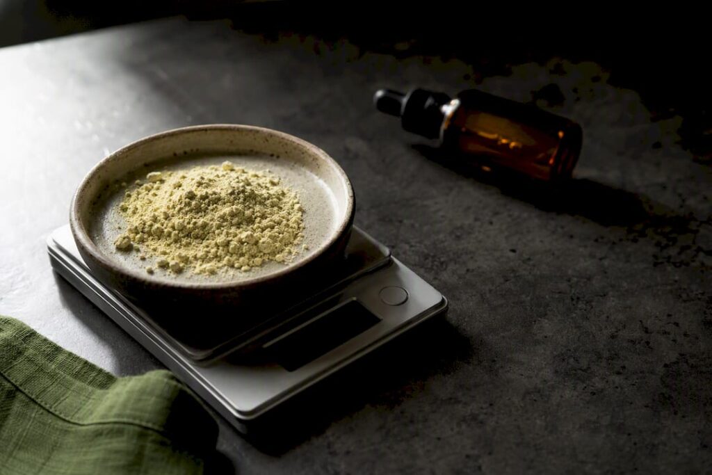 Pine pollen powder and tincture prepared for dosing